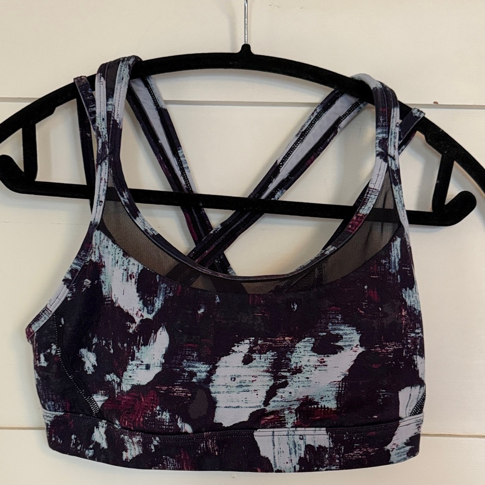 Lululemon size 8 strappy sports bra